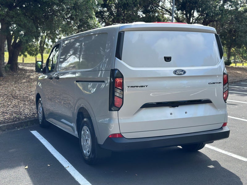 2025 Ford Transit VAN 320S 2.0D 8A Custom image 4