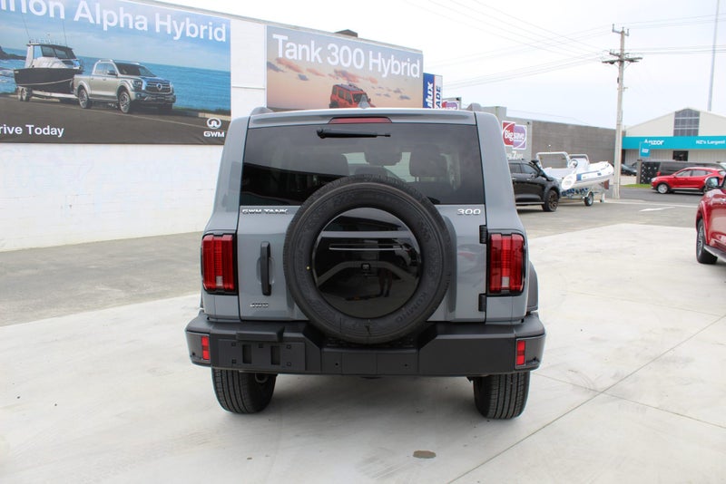 2025 GWM Tank 300 300 Lux Petrol image 4