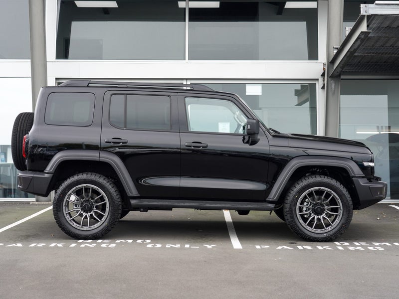 2025 GWM Tank 300 Lux 2.0P 9A 5Dr SUV image 3