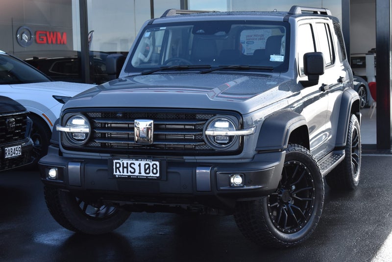 2025 GWM Tank 300 Lux Petrol 2.0P image 2