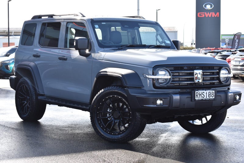 2025 GWM Tank 300 Lux Petrol 2.0P image 3