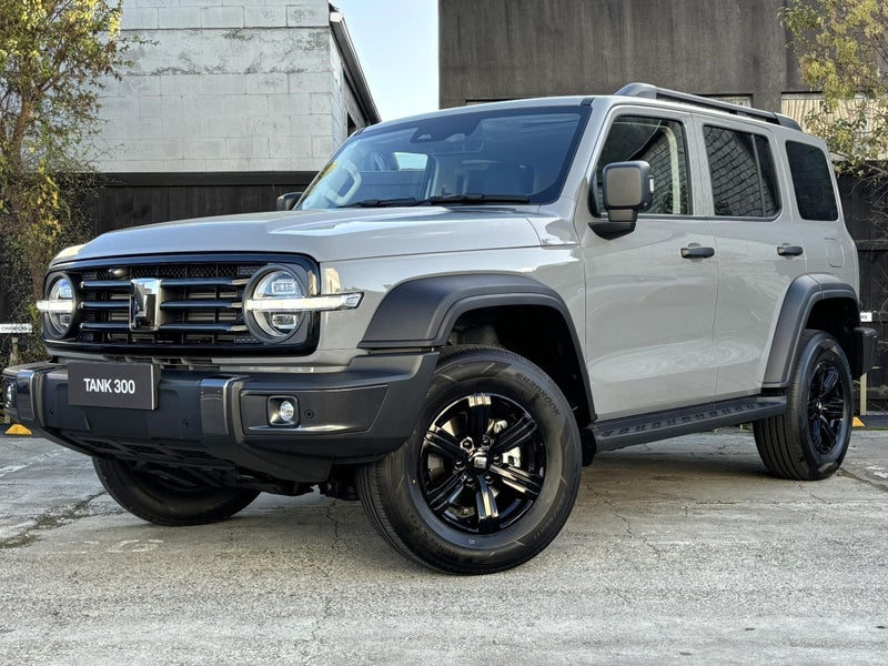 2025 GWM Tank 300 LUX Petrol image 5