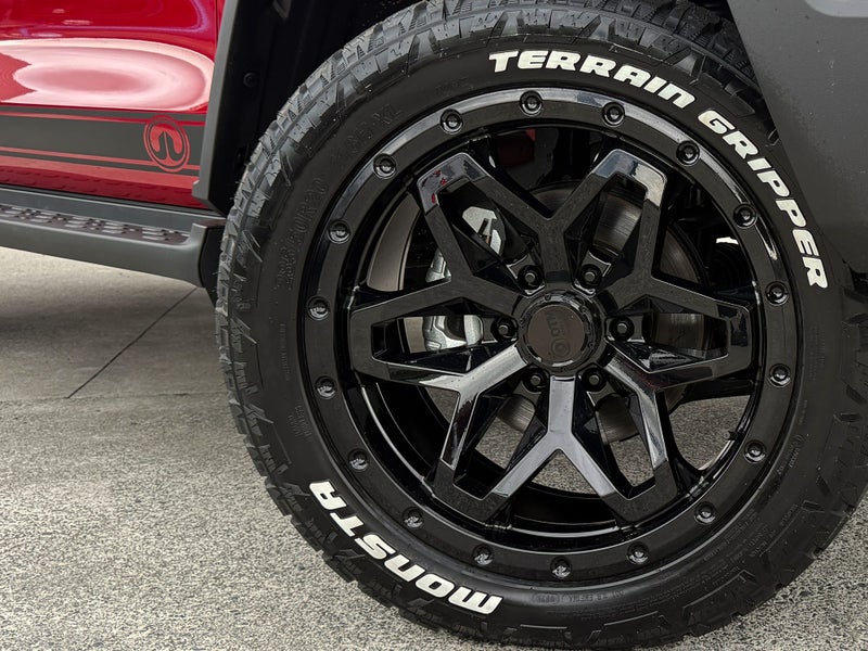 2025 GWM Tank 300 Ultra Diesel 4WD image 2