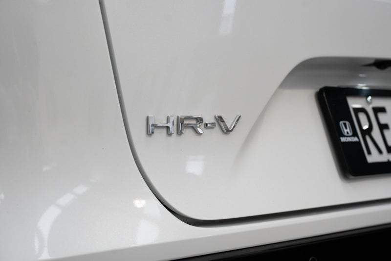 2025 Honda HR-V Hybrid Sport e:HEV image 2