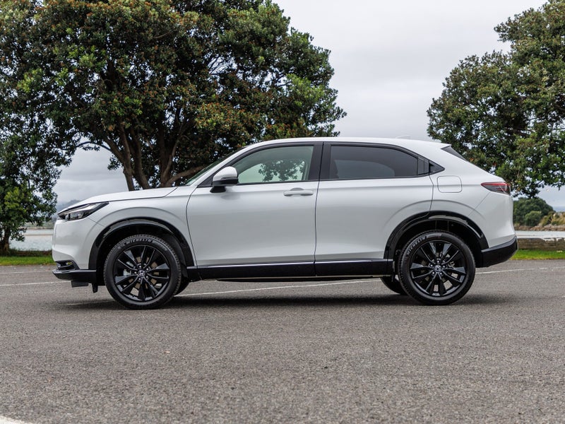 2025 Honda HR-V SPORT HYBRID BLACK EDITION image 4
