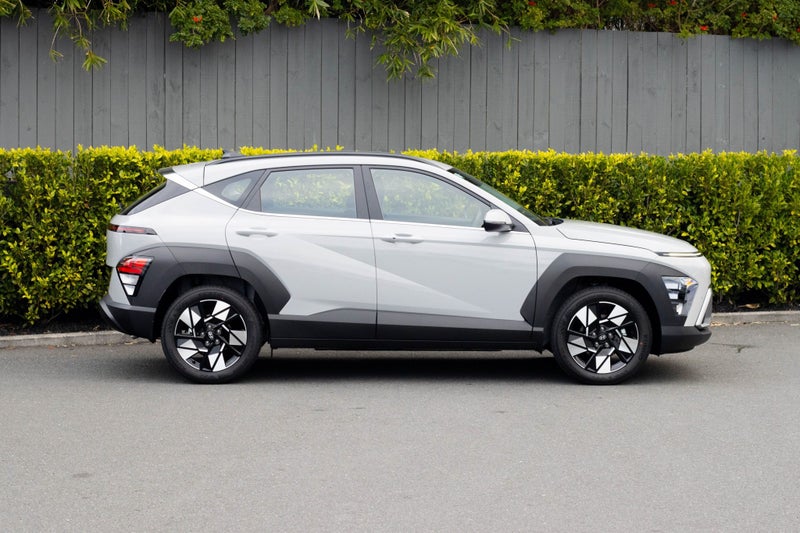 2025 Hyundai Kona Hybrid Active image 2