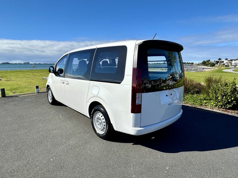 2025 Hyundai Staria LOAD 2.2 Diesel Auto image 2