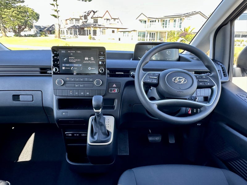 2025 Hyundai Staria LOAD 2.2 Diesel Auto image 3