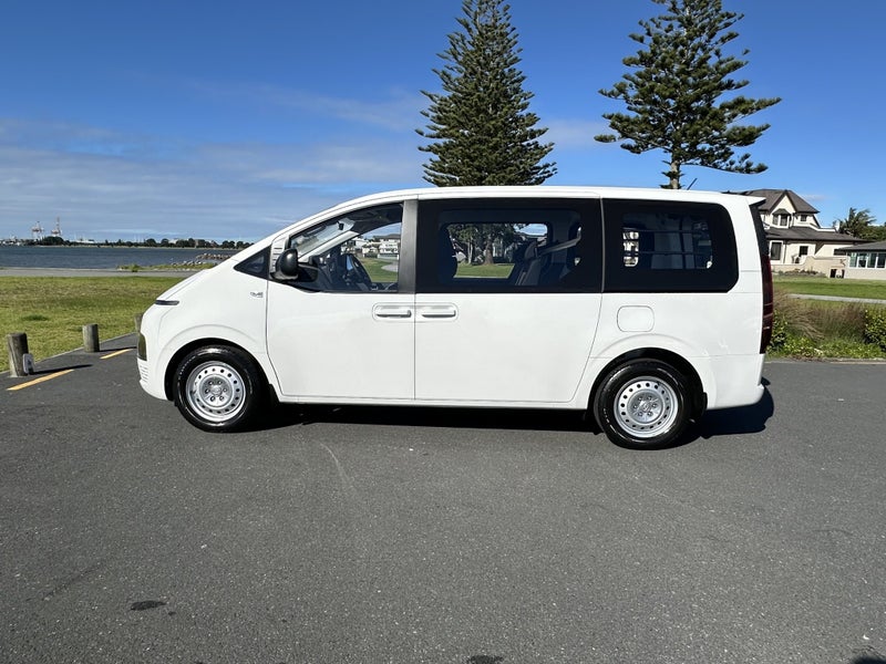2025 Hyundai Staria LOAD 2.2 Diesel Auto image 4