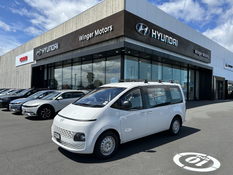2025 Hyundai Staria Load 2.2D 2WD 8AT Barn Doors image 2