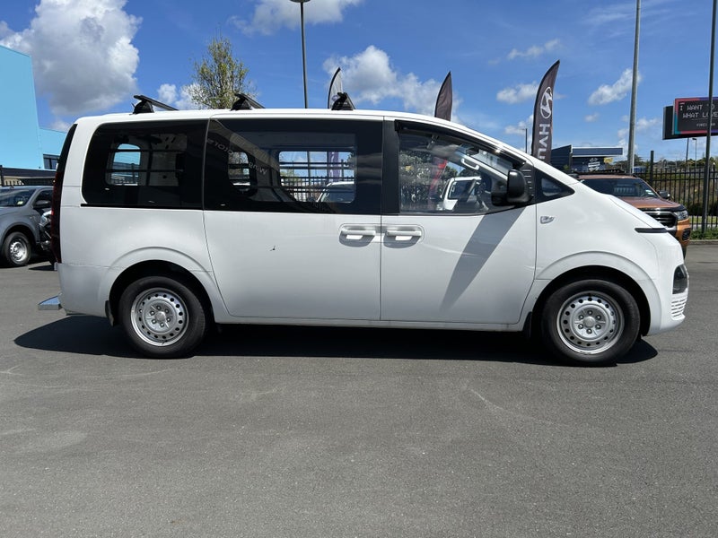 2025 Hyundai Staria Load 2.2D 2WD 8AT Barn Doors image 5