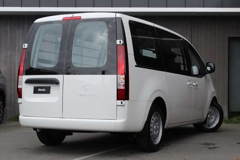 2025 Hyundai Staria Load 2.2Dt/8At image 3