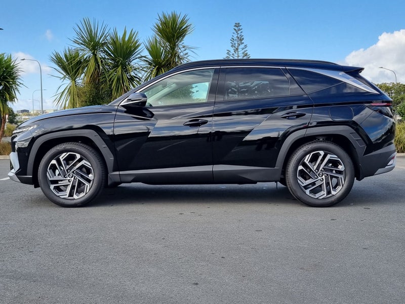 2025 Hyundai Tucson 1.6T Hev Limited AWD image 3