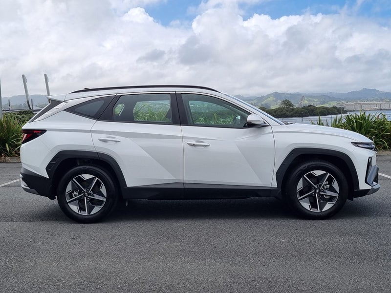 2025 Hyundai Tucson Active 2.0 Petrol / 6 Speed... image 5