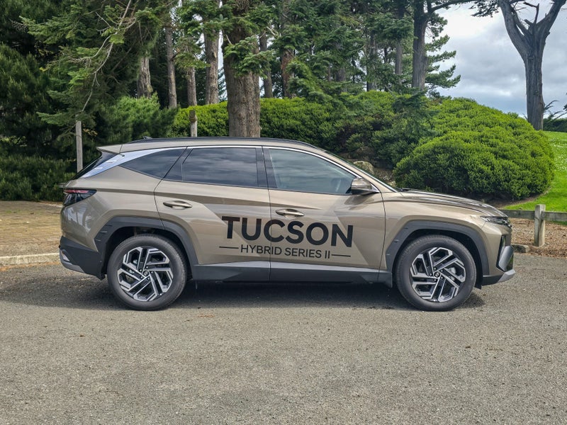 2025 Hyundai Tucson Hybrid Elite AWD image 2