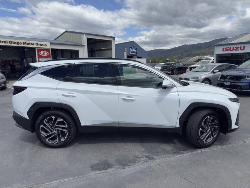 2025 Hyundai Tucson NX4 Hybrid Limited SUV 1.6T... image 3