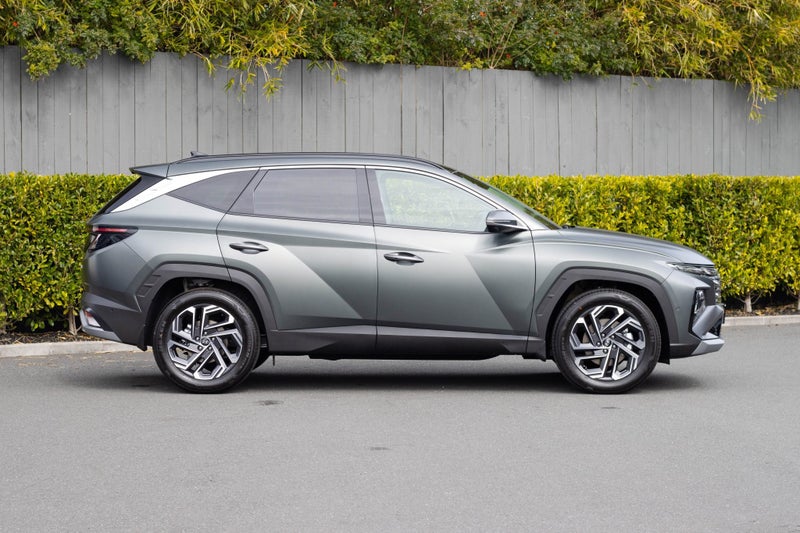 2025 Hyundai Tucson NX4 Hybrid Limited SUV 1.6T... image 2