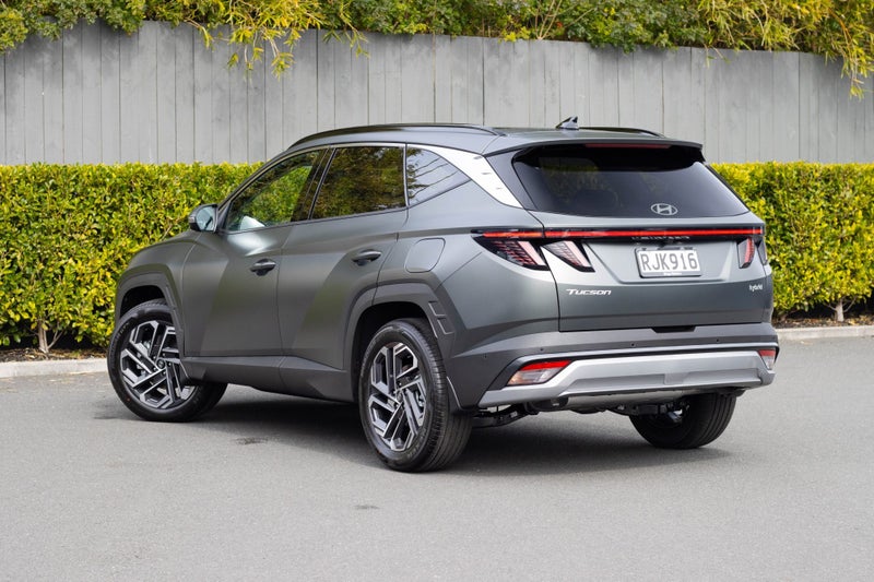 2025 Hyundai Tucson NX4 Hybrid Limited SUV 1.6T... image 3