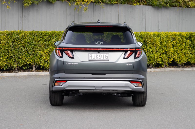 2025 Hyundai Tucson NX4 Hybrid Limited SUV 1.6T... image 5