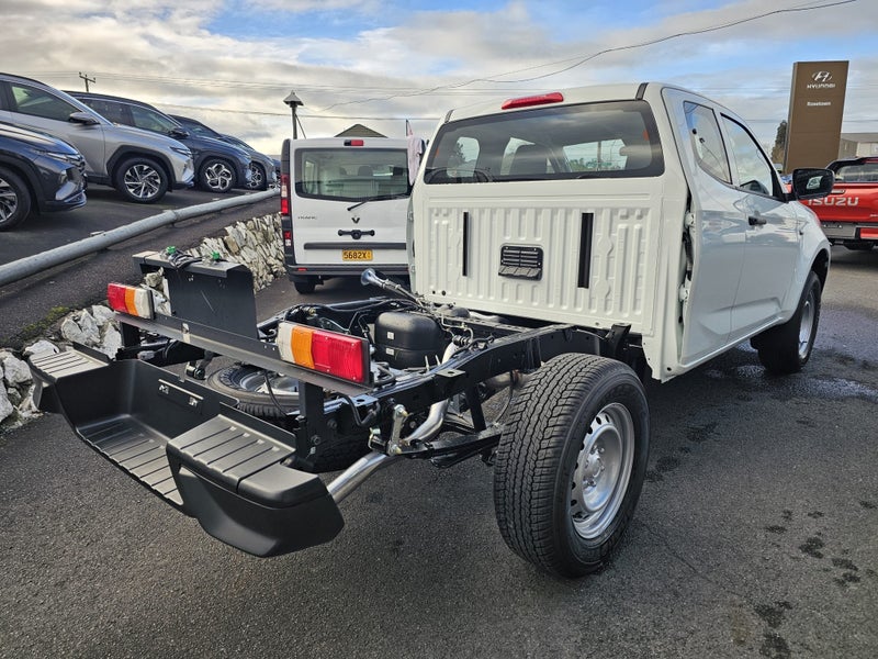 2025 Isuzu D-Max LX Space 4WD image 3