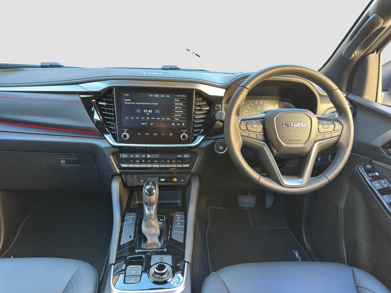 2025 Isuzu MU-X X-T / 3.0L DIESEL / 4WD image 3