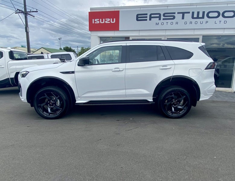 2025 Isuzu MU-X X-Terrain SUV 3.0D 4x4 6AT MY25 image 2