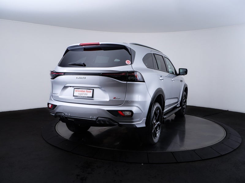 2025 Isuzu MU-X XT X-Terrain 4X4 image 3