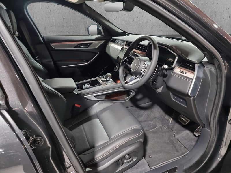 2025 Jaguar F-PACE P250 90th Anniversary Edition image 2