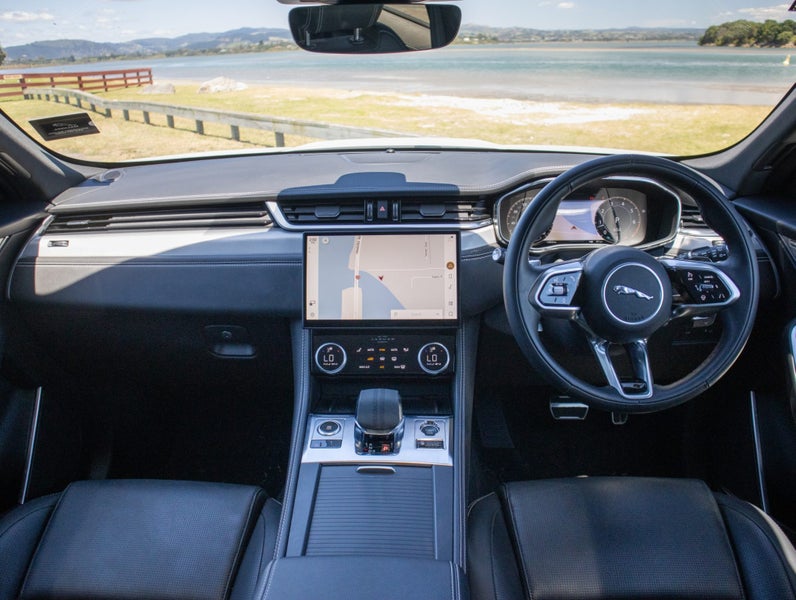 2025 Jaguar F-PACE P250 Dynamic SE image 4