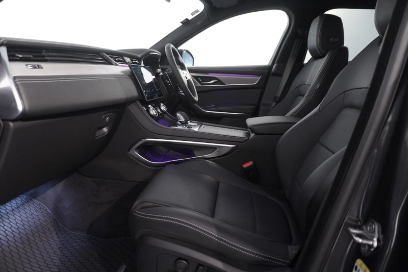 2025 Jaguar F-PACE P250, R-DYNAMIC SE, 186KW, 2... image 3