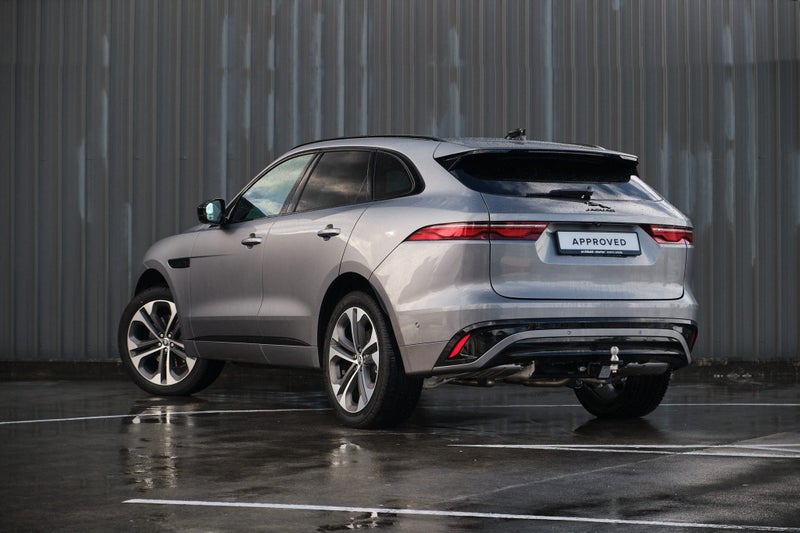 2025 Jaguar F-PACE P250 R-Dynamic SE image 2