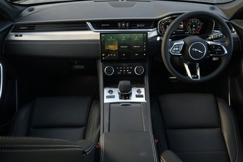 2025 Jaguar F-PACE P250 R-Dynamic SE image 4