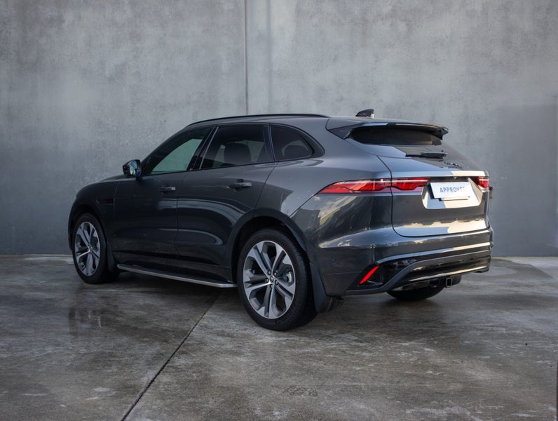 2025 Jaguar F-PACE P250 R-Dynamic SE image 2