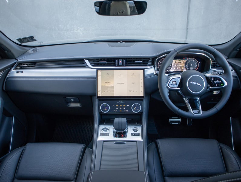 2025 Jaguar F-PACE P250 R-Dynamic SE image 4