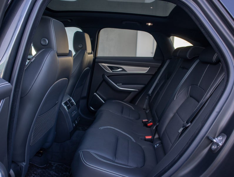 2025 Jaguar F-PACE P250 R-Dynamic SE image 5
