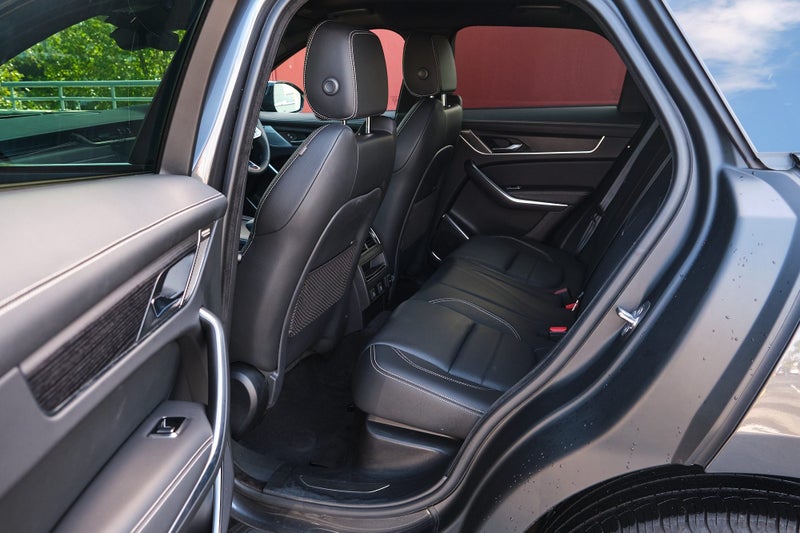 2025 Jaguar F-PACE P250 R-Dynamic SE image 3