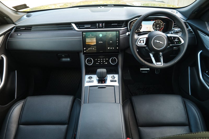 2025 Jaguar F-PACE P250 R-Dynamic SE image 4