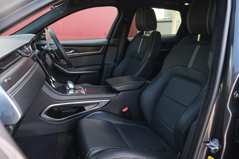 2025 Jaguar F-PACE P250 R-Dynamic SE image 5