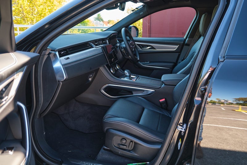 2025 Jaguar F-PACE P250 R-Dynamic SE image 3