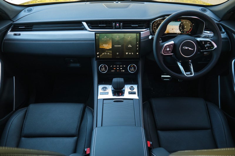 2025 Jaguar F-PACE P250 R-Dynamic SE image 4