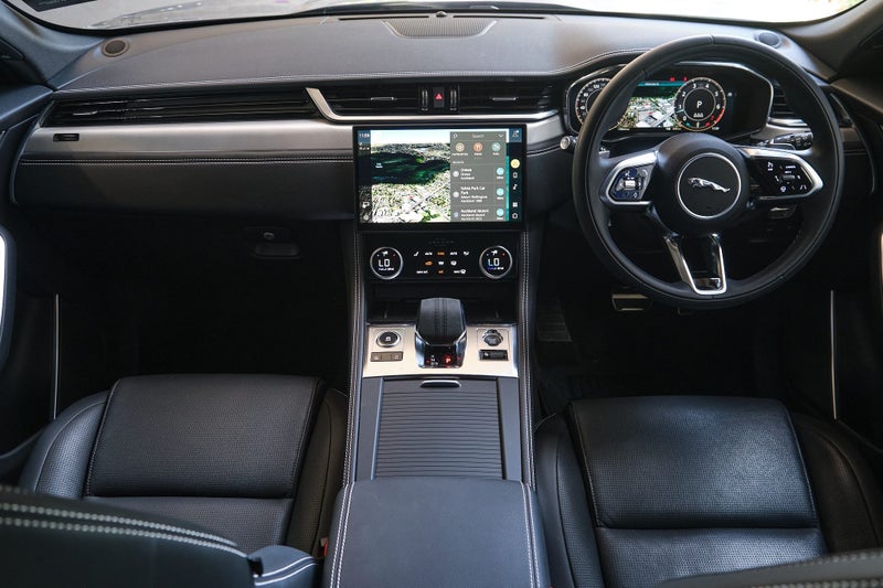 2025 Jaguar F-PACE P250 R-Dynamic SE image 5