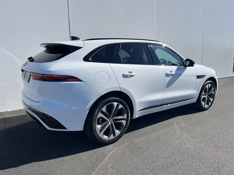 2025 Jaguar F-PACE P250 R-Dynamic SE image 3