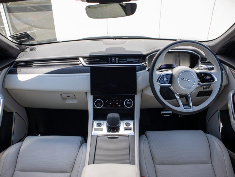 2025 Jaguar F-PACE P400E R-Dynamic HSE image 4