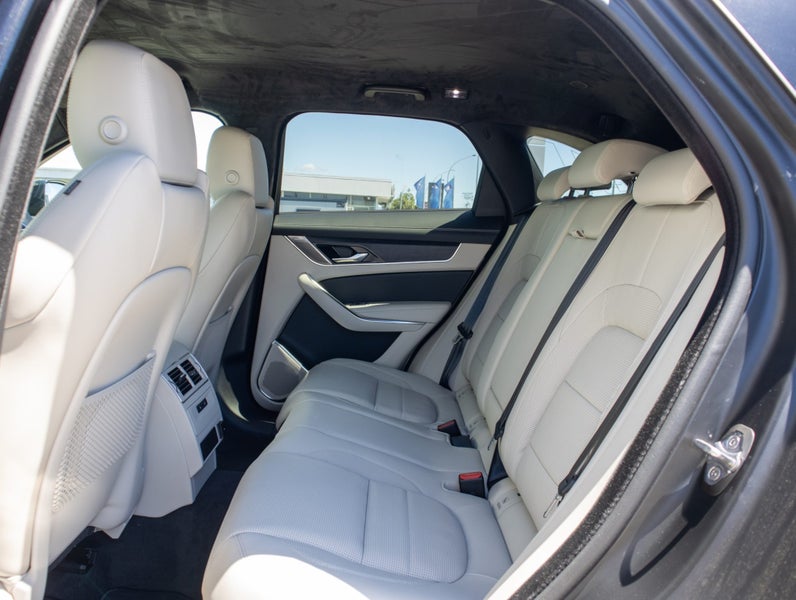 2025 Jaguar F-PACE P400E R-Dynamic HSE image 5