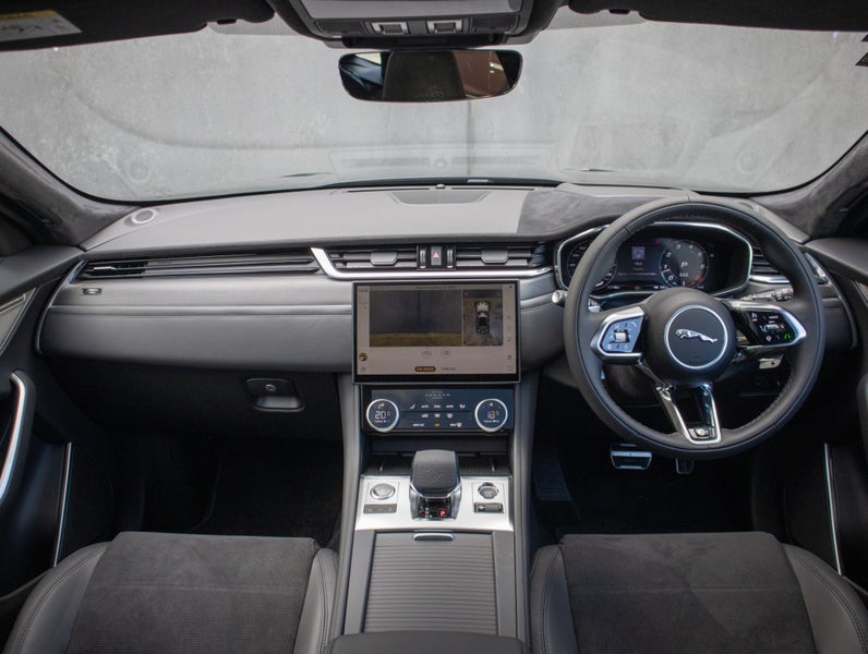 2025 Jaguar F-PACE SVR 575 Edition image 4