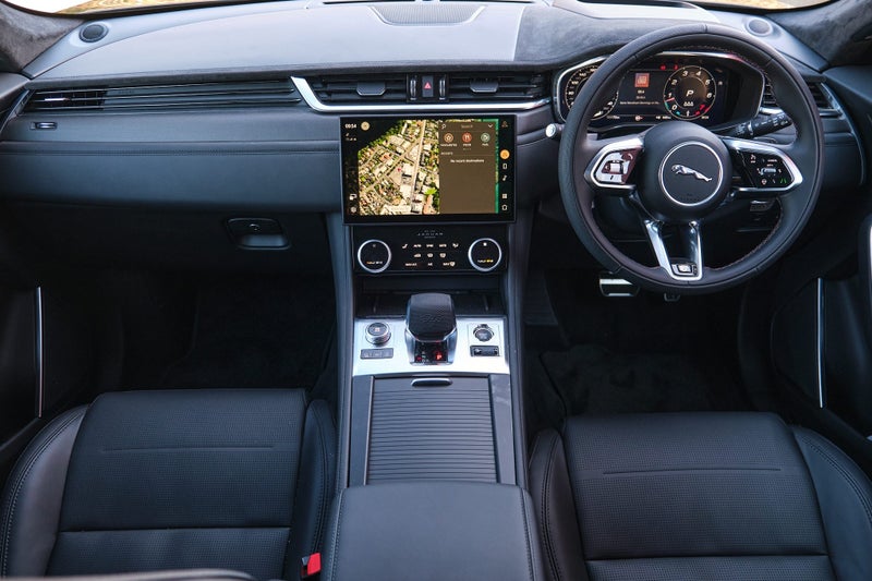 2025 Jaguar F-PACE SVR 575 Edition image 4