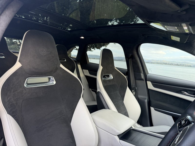 2025 Jaguar F-PACE SVR 575 Edition image 5