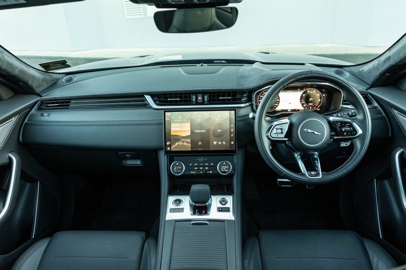 2025 Jaguar F-PACE SVR 575 Edition image 4