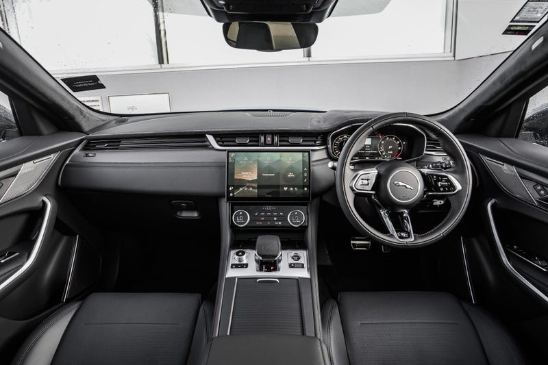 2025 Jaguar F-PACE SVR 575 Edition image 3