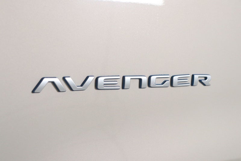 2025 Jeep Avenger Limited EFWD image 5